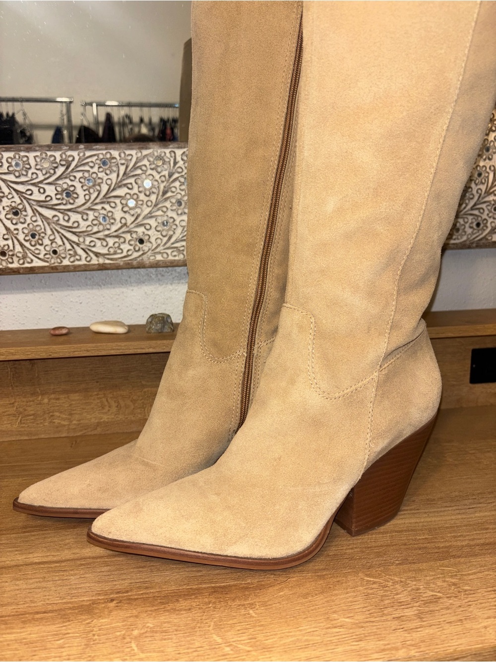 NEW Vince Camuto Oyennda Knee-High Boots in the shade Tortilla Suede - Picture 2 of 7